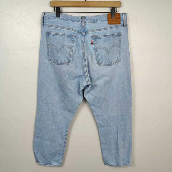 Levi's Wedgie Straightlev Jeans Womens 32 Light Wash Distressed Button Fly‎ - Picture 7 of 12